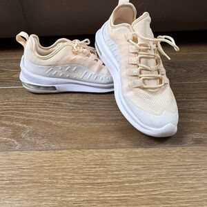 Nike Air Max Axis Women's Sneakers Guava Ice Size 7.5 Athletic AA2168-800 Shoes